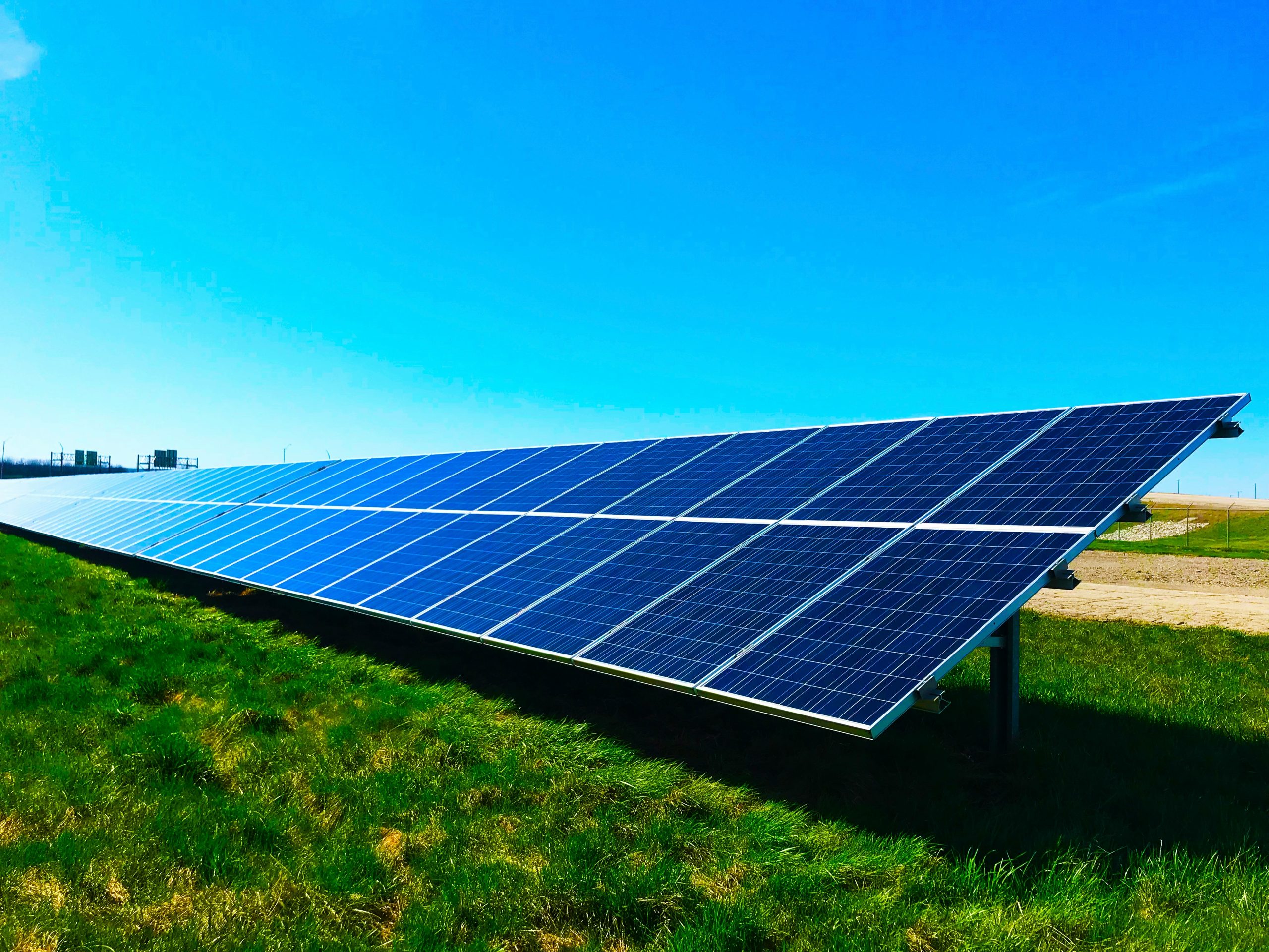 You are currently viewing Are Solar Panels Worth It in 2025? Cost, Savings & Payback