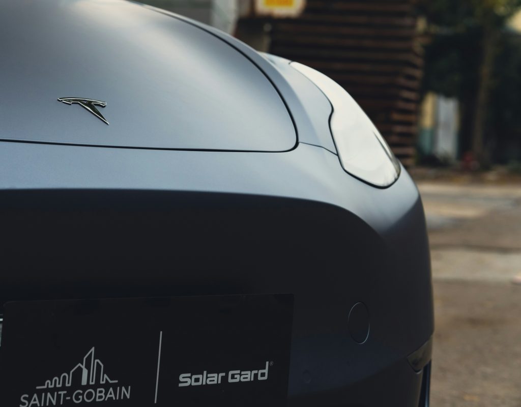 Tesla Solar Roof vs Solar Panels (2025 Cost Comparison)
